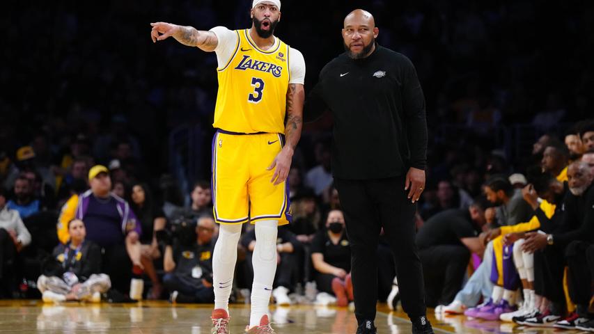 Lakers Coach and Davis Disagree on Team's Struggles