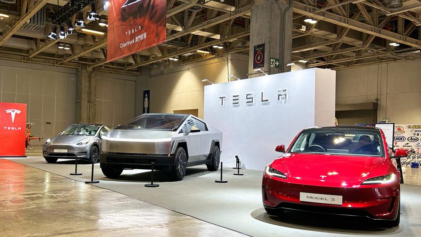 Tesla Shows Off Cool Cars in Macau