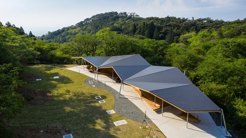 A Resting Spot on Mt. Rokko: A Beautiful Blend of Nature and Design