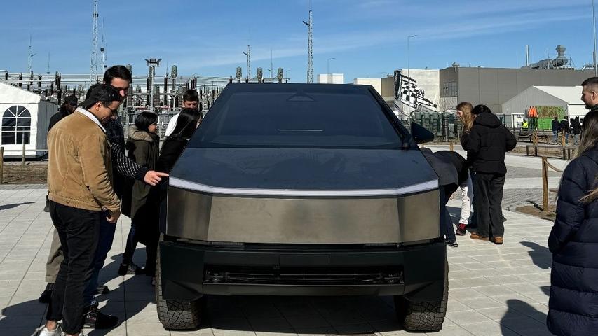 The Cybertruck: A Hit in the Electric Pickup Market