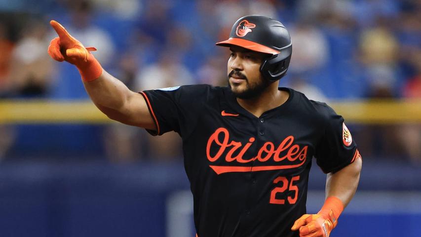 Orioles' Santander Makes History with Home Runs