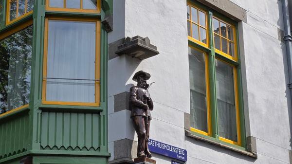 A Small Statue Honors Boer War Soldiers in Amsterdam