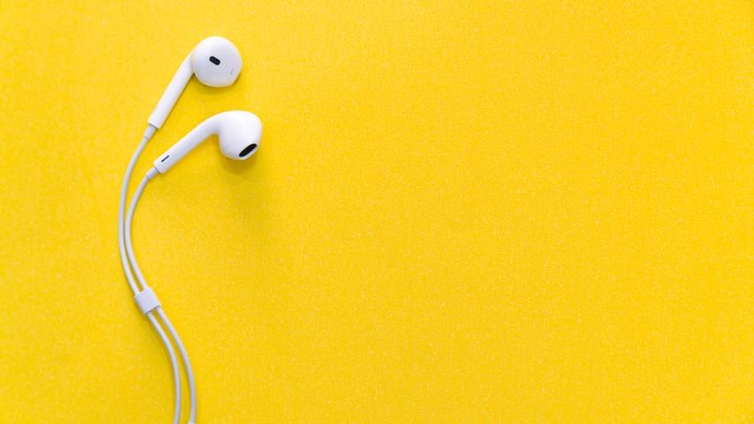 Top Headphones & Earbuds Under $25: Find Your Perfect Fit