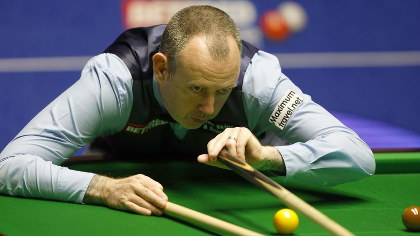 Snooker Star Needs Oxygen in High-Altitude Tibet