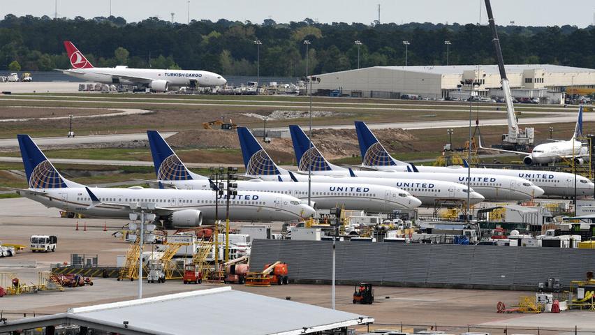 Dramatic Engine Fire Grounds Houston Flight