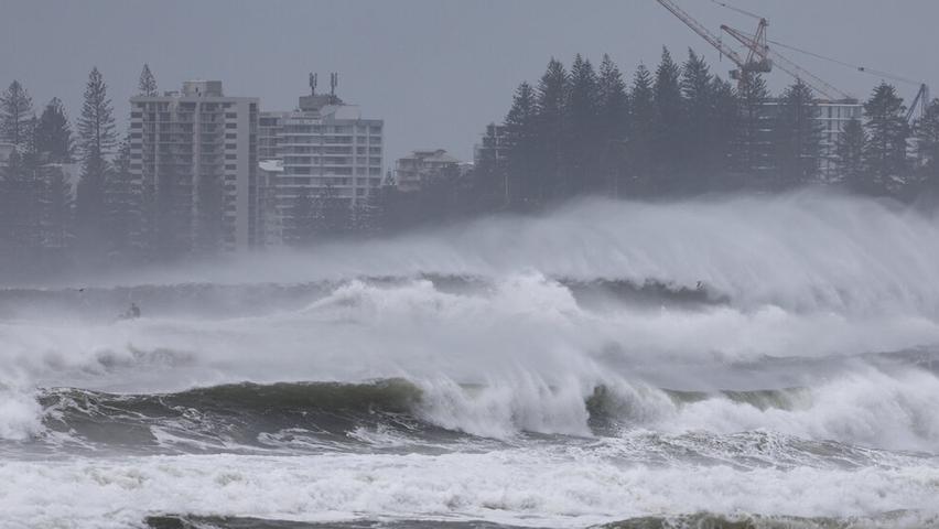 Cyclone Alfred Heads for Brisbane