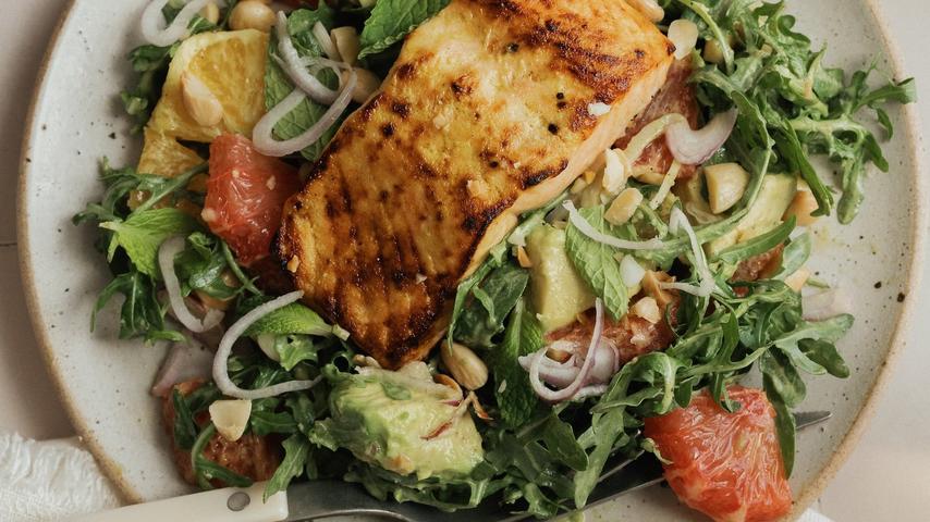 Spring Salmon Salad:  A Healthy and Flavorful Dish