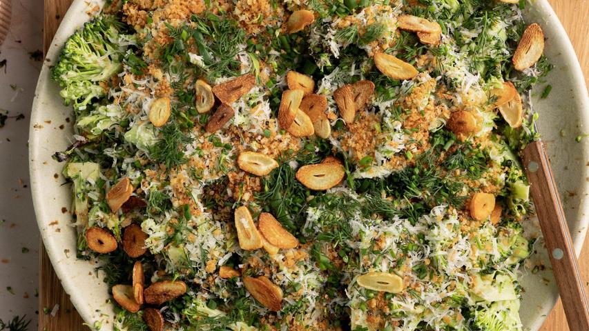 Yummy Broccoli Salad: Ready in 20 Minutes!