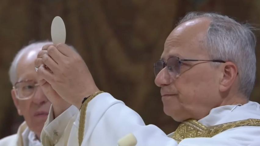 The Pope's Apple Watch: A Surprise for Watch Enthusiasts