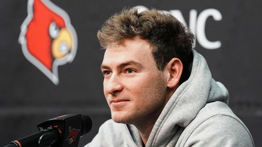 Louisville QB Miller Moss Enjoys Tropical Getaway