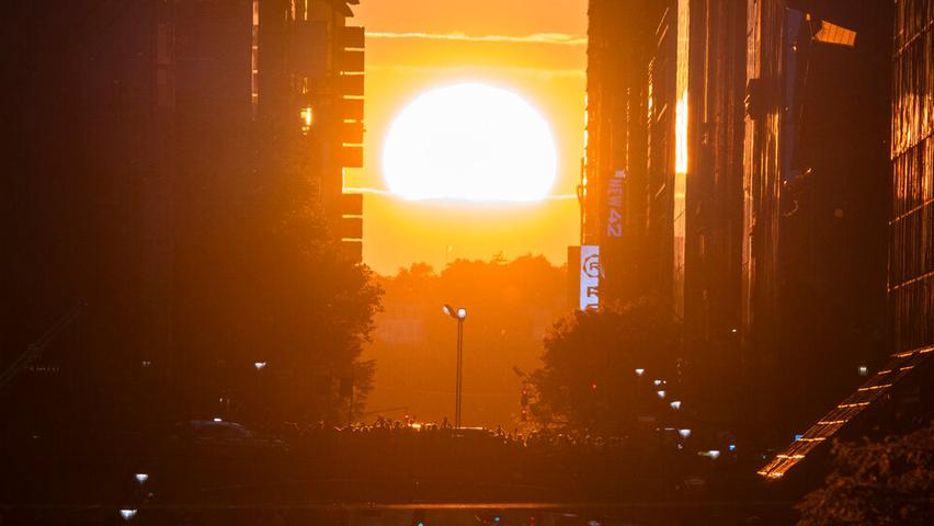 Manhattanhenge: City Meets Cosmos