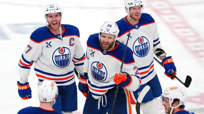 Hockey Stars' Amazing Jerseys!
