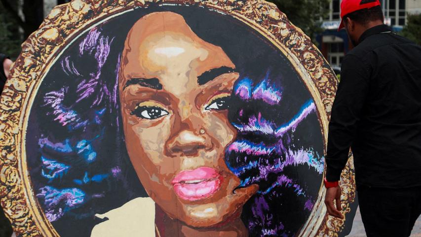 Officer Gets a Very Short Jail Time for Breonna Taylor's Death