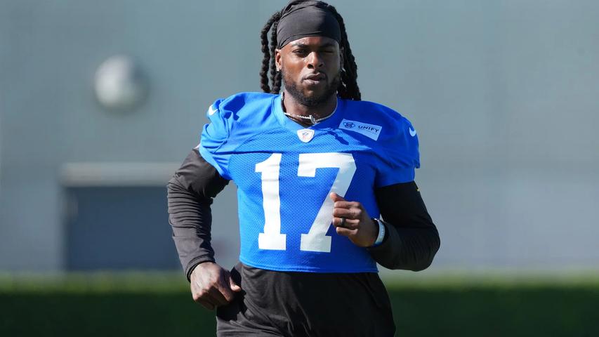 Davante Adams Loves His New Friend Puka!