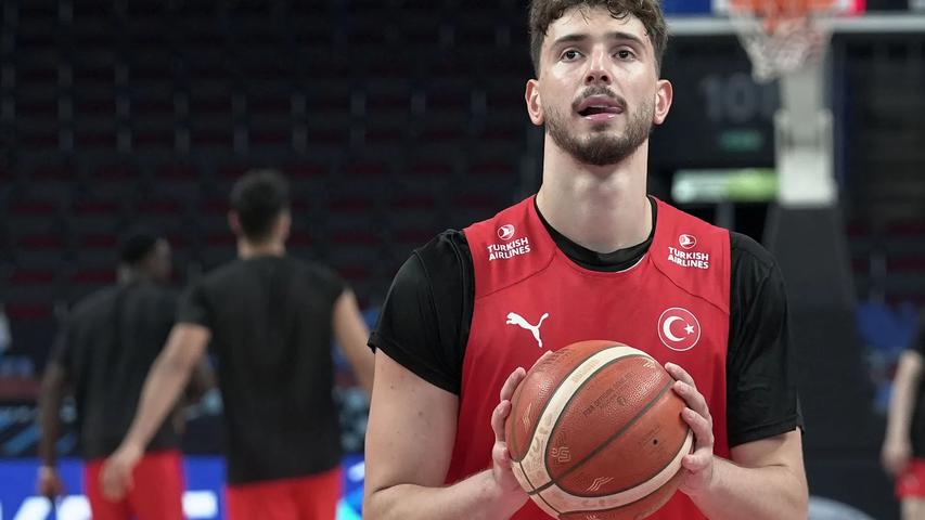 Alperen Sengun Plays Basketball!
