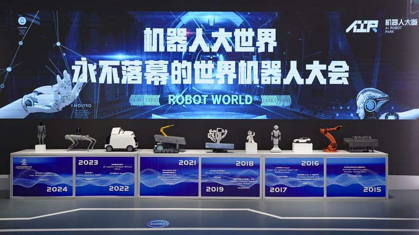 Amazing Robots Get Super Money!
