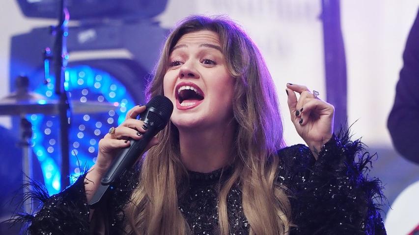 Kelly Clarkson Tells a Mean Grown-Up No!