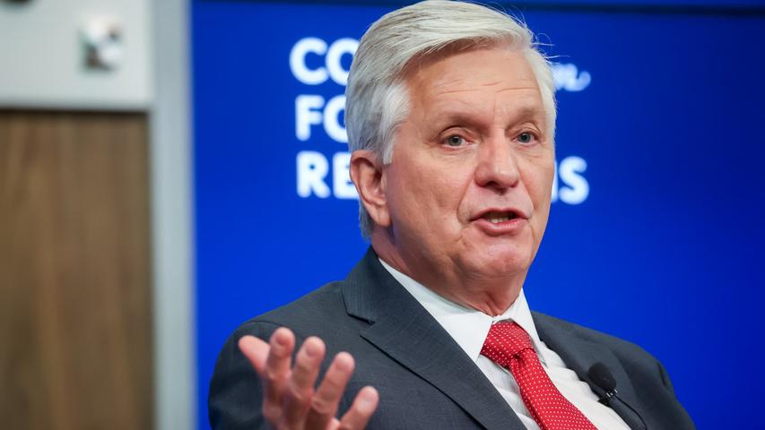 Fed Official Suggests Cutting Rates Soon