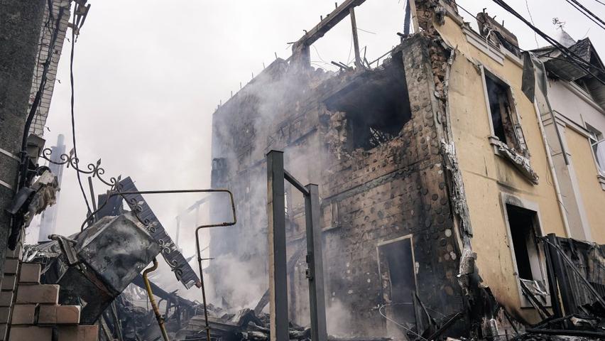 Big Bombs in Kyiv Before Talking!