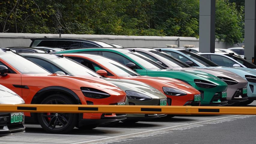 Car Race in China Getting Tricky!