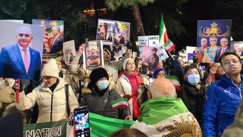 Georgia's Protesters Draw Hope From Iran's Democracy Movement