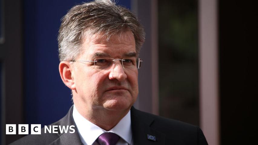 A Helper For The Leader Quits His Job